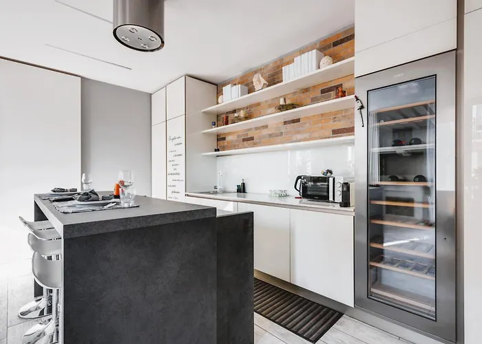 Elegant Apartment In Milan Center